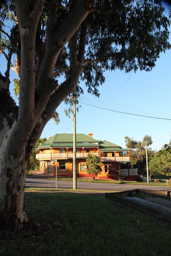 Settlers Arms Hotel Dungog Buitenkant foto